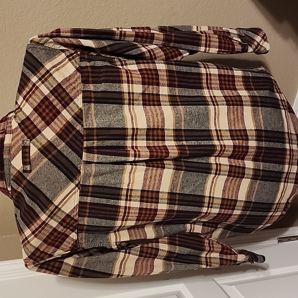 Legendary Whitetails Flannel - Picture 6 of 6